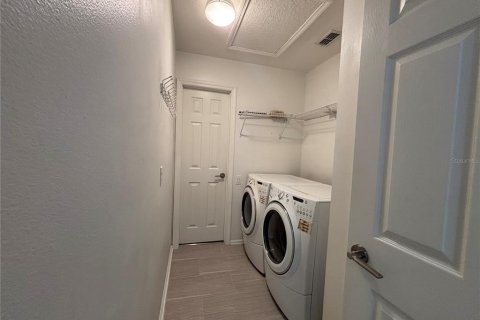 House in Orlando, Florida 4 bedrooms, 198.63 sq.m. № 1832693 - photo 21