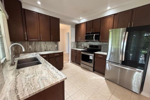 House in Orlando, Florida 4 bedrooms, 198.63 sq.m. № 1832693 - photo 4