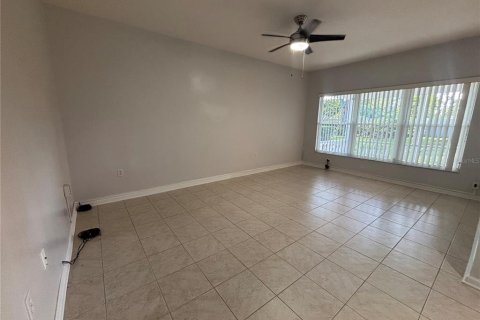 House in Orlando, Florida 4 bedrooms, 198.63 sq.m. № 1832693 - photo 12