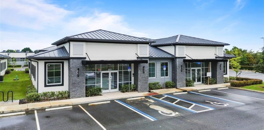 Commercial property in Clermont, Florida 428.93 sq.m. № 2277552
