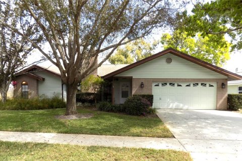 House in Clearwater, Florida 3 bedrooms, 176.89 sq.m. № 2096322