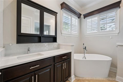 House in Windermere, Florida 4 bedrooms, 222.78 sq.m. № 2272937 - photo 7