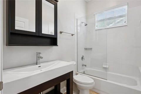House in Windermere, Florida 4 bedrooms, 222.78 sq.m. № 2272937 - photo 4