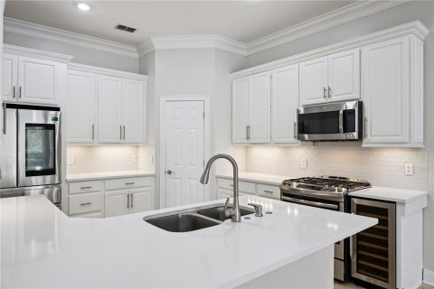 House in Windermere, Florida 4 bedrooms, 222.78 sq.m. № 2272937 - photo 24