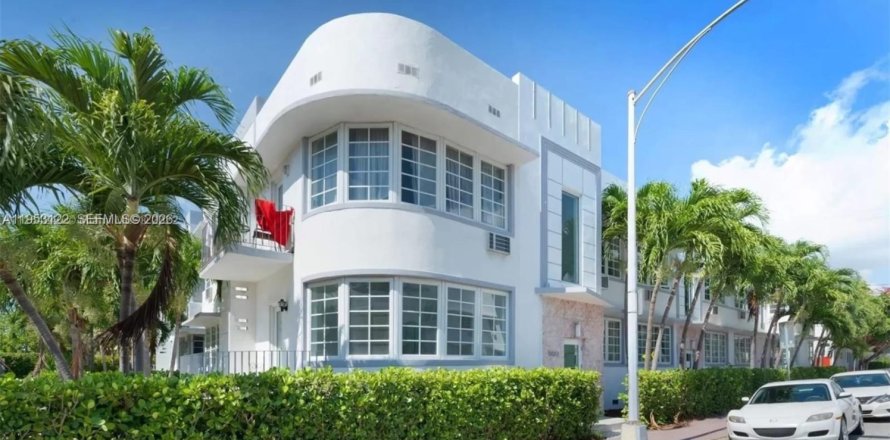 Condominio en Miami Beach, Florida, 1 dormitorio  № 2008764