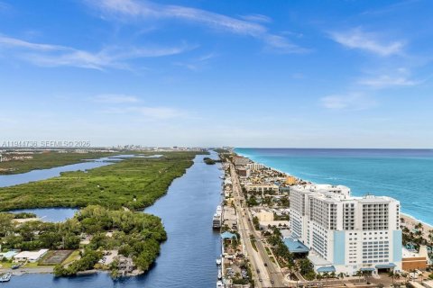 Immobilier commercial à vendre à Hollywood, Floride № 2001364 - photo 3