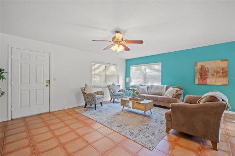 House in New Port Richey, Florida 2 bedrooms, 110 sq.m. № 1916345 - photo 8