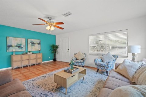 House in New Port Richey, Florida 2 bedrooms, 110 sq.m. № 1916345 - photo 7
