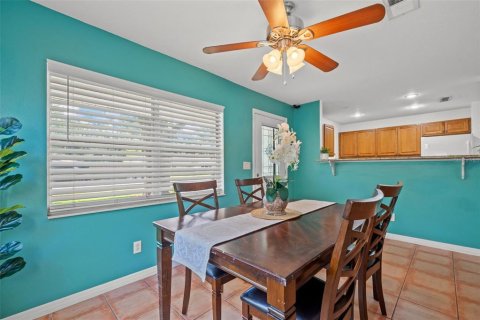 House in New Port Richey, Florida 2 bedrooms, 110 sq.m. № 1916345 - photo 13