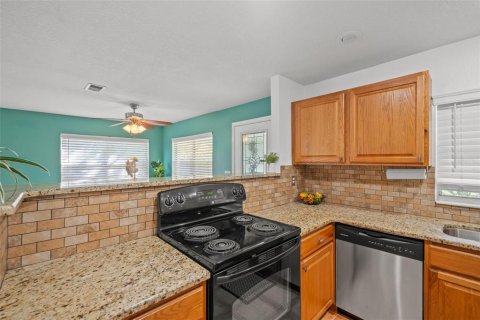 House in New Port Richey, Florida 2 bedrooms, 110 sq.m. № 1916345 - photo 16