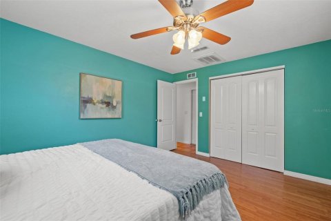 House in New Port Richey, Florida 2 bedrooms, 110 sq.m. № 1916345 - photo 24