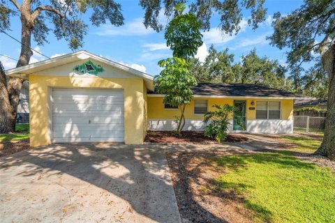 House in New Port Richey, Florida 2 bedrooms, 110 sq.m. № 1916345 - photo 1