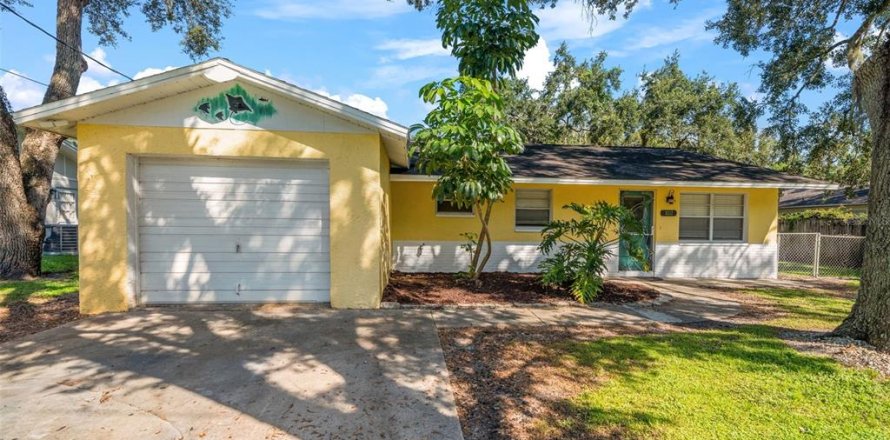 House in New Port Richey, Florida 2 bedrooms, 110 sq.m. № 1916345