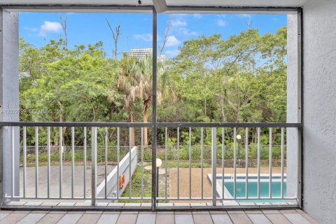 Condo in North Miami Beach, Florida, 2 bedrooms  № 2176326 - photo 8