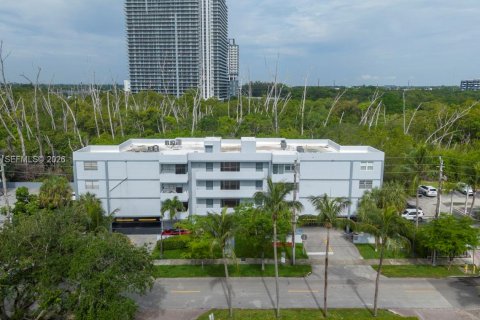 Condo in North Miami Beach, Florida, 2 bedrooms  № 2176326 - photo 24