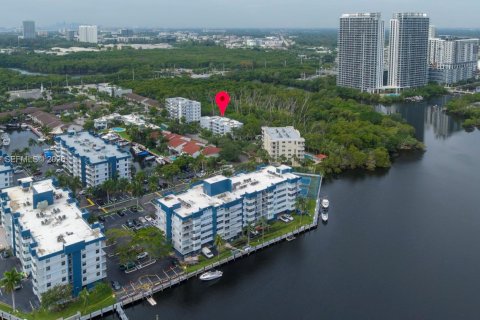 Condo in North Miami Beach, Florida, 2 bedrooms  № 2176326 - photo 30