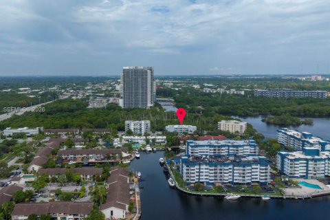 Condo in North Miami Beach, Florida, 2 bedrooms  № 2176326 - photo 29
