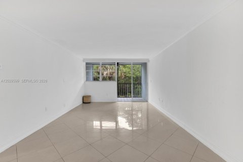 Condo in North Miami Beach, Florida, 2 bedrooms  № 2176326 - photo 3
