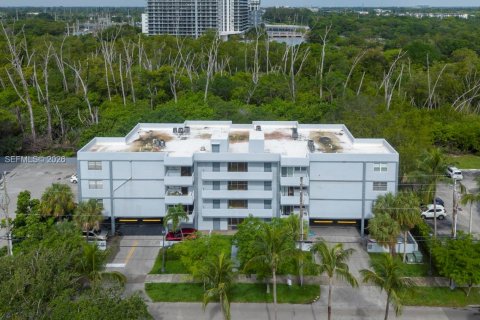 Condo in North Miami Beach, Florida, 2 bedrooms  № 2176326 - photo 23