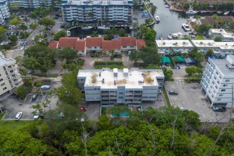 Condo in North Miami Beach, Florida, 2 bedrooms  № 2176326 - photo 25