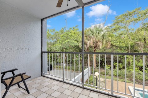 Condo in North Miami Beach, Florida, 2 bedrooms  № 2176326 - photo 7
