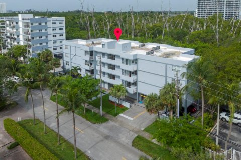 Condo in North Miami Beach, Florida, 2 bedrooms  № 2176326 - photo 21