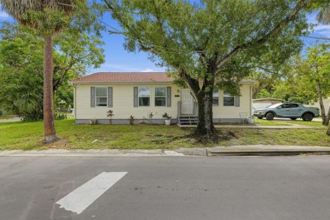 House in Bradenton, Florida 3 bedrooms, 106.28 sq.m. № 2393418