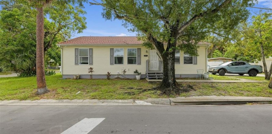 House in Bradenton, Florida 3 bedrooms, 106.28 sq.m. № 2393418