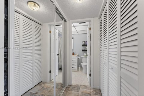 Купить кондоминиум в Лодердейл-Лейкс, Флорида 1 спальня, 71.35м2, № 2024385 - фото 23