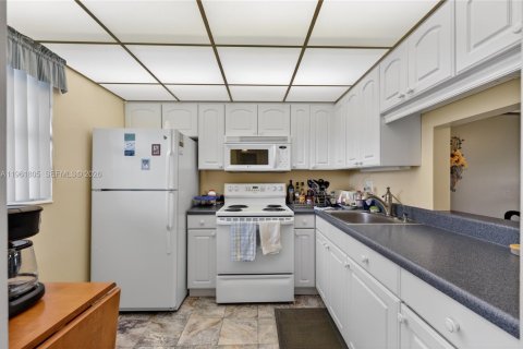 Купить кондоминиум в Лодердейл-Лейкс, Флорида 1 спальня, 71.35м2, № 2024385 - фото 6