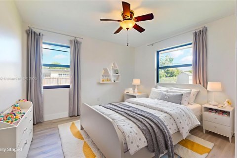 House in Miami, Florida 2 bedrooms, 121.7 sq.m. № 1890362 - photo 16