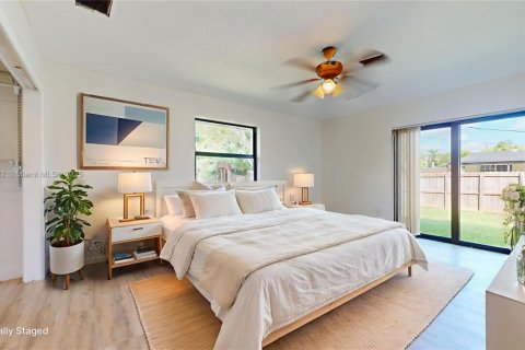 House in Miami, Florida 2 bedrooms, 121.7 sq.m. № 1890362 - photo 12