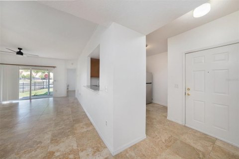 Купить кондоминиум в Ривервью, Флорида 7 комнат, 106.93м2, № 2224906 - фото 4