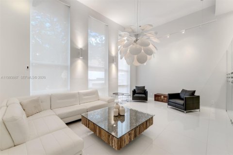 Townhouse in Miami, Florida 3 bedrooms, 325.53 sq.m. № 2055667 - photo 10