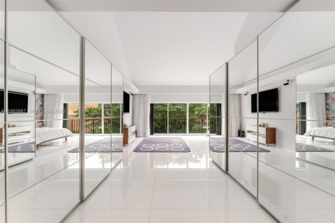 Townhouse in Miami, Florida 3 bedrooms, 325.53 sq.m. № 2055667 - photo 20