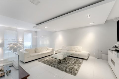 Townhouse in Miami, Florida 3 bedrooms, 325.53 sq.m. № 2055667 - photo 13