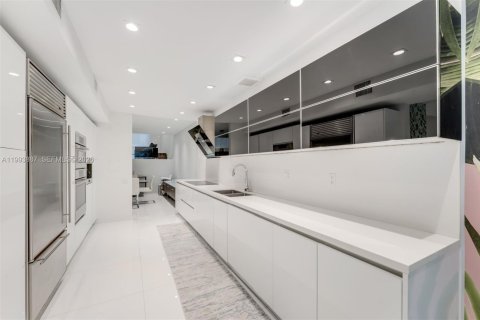 Townhouse in Miami, Florida 3 bedrooms, 325.53 sq.m. № 2055667 - photo 3