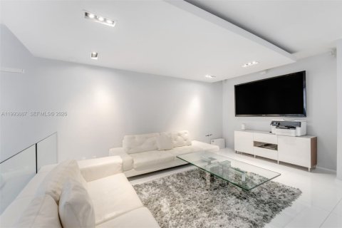 Townhouse in Miami, Florida 3 bedrooms, 325.53 sq.m. № 2055667 - photo 14