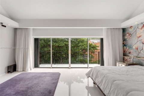 Townhouse in Miami, Florida 3 bedrooms, 325.53 sq.m. № 2055667 - photo 22