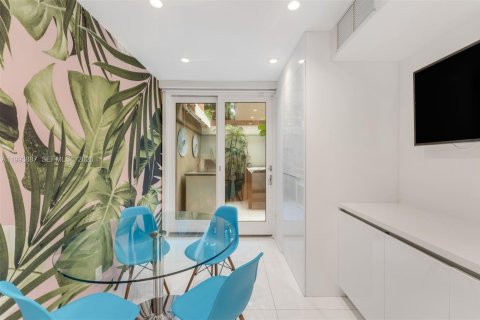Townhouse in Miami, Florida 3 bedrooms, 325.53 sq.m. № 2055667 - photo 9