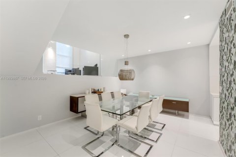 Townhouse in Miami, Florida 3 bedrooms, 325.53 sq.m. № 2055667 - photo 7