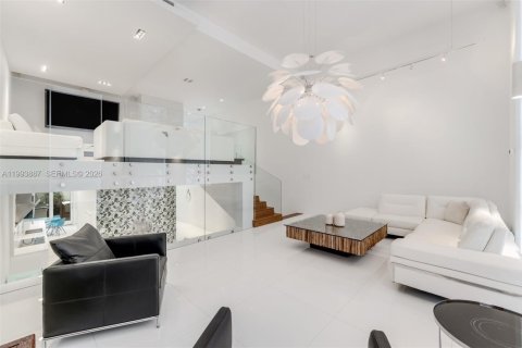 Townhouse in Miami, Florida 3 bedrooms, 325.53 sq.m. № 2055667 - photo 12