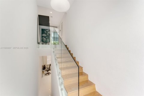 Townhouse in Miami, Florida 3 bedrooms, 325.53 sq.m. № 2055667 - photo 19