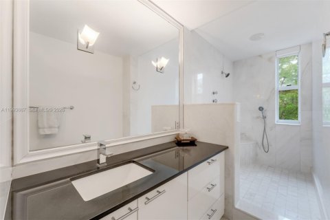 Townhouse in Miami, Florida 3 bedrooms, 325.53 sq.m. № 2055667 - photo 29