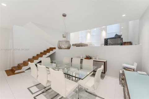 Townhouse in Miami, Florida 3 bedrooms, 325.53 sq.m. № 2055667 - photo 6