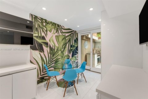 Townhouse in Miami, Florida 3 bedrooms, 325.53 sq.m. № 2055667 - photo 8