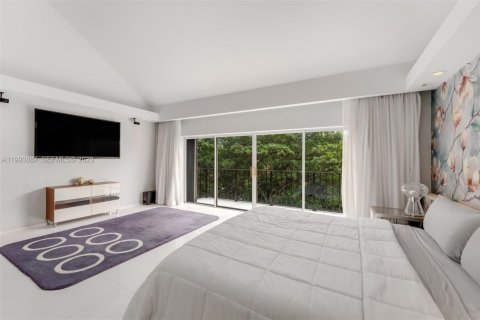 Townhouse in Miami, Florida 3 bedrooms, 325.53 sq.m. № 2055667 - photo 23
