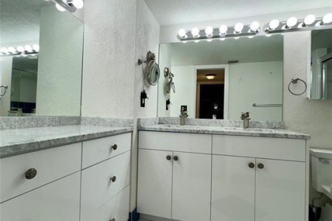 Купить кондоминиум в Тамарак, Флорида 3 комнаты, 112.6м2, № 2083130 - фото 11