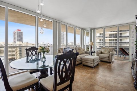 Copropriété à louer à Hallandale Beach, Floride: 2 chambres, 135.45 m2 № 1616951 - photo 5