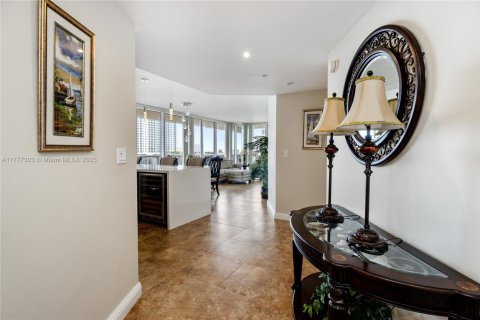 Copropriété à louer à Hallandale Beach, Floride: 2 chambres, 135.45 m2 № 1616951 - photo 9